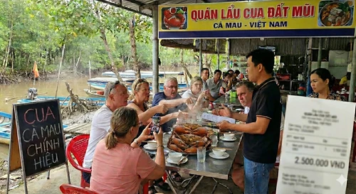 Review chân thực quán lẩu cua bị đồn 'chặt chém' ở Đất Mũi